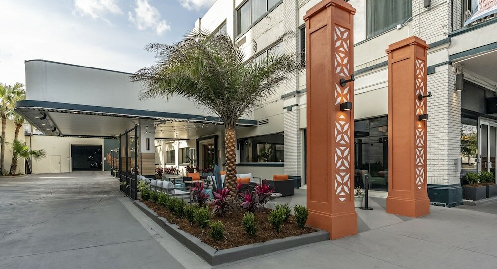 Фото St Charles Coach House, Ascend Hotel Collection