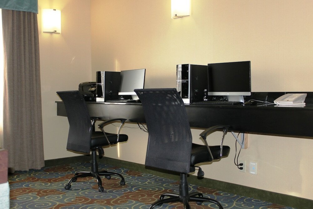 Фото Holiday Inn Express Yorkton East