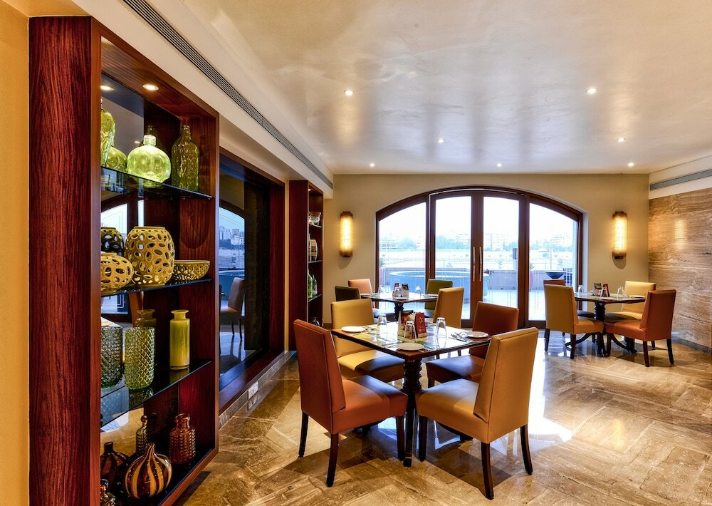 Фото Lemon Tree Premier The Atrium, Ahmedabad