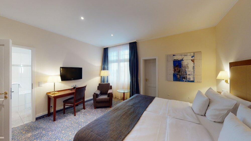 Фото Hotel Oranien Wiesbaden