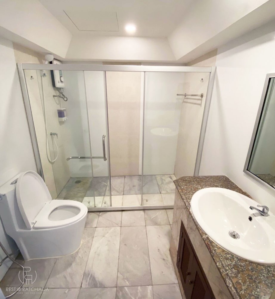 Фото Rest at Ratchada Hotel