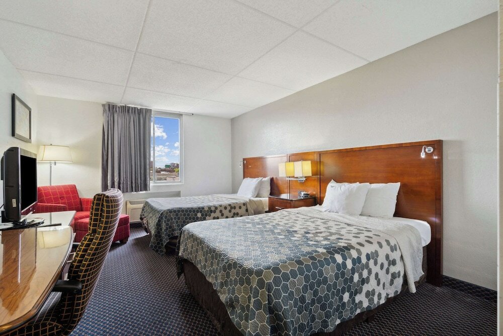 Фото Econo Lodge Inn & Suites