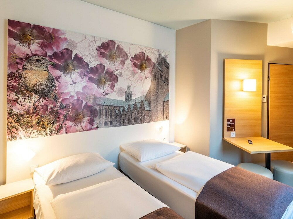 Фото B&b Hotel Hildesheim