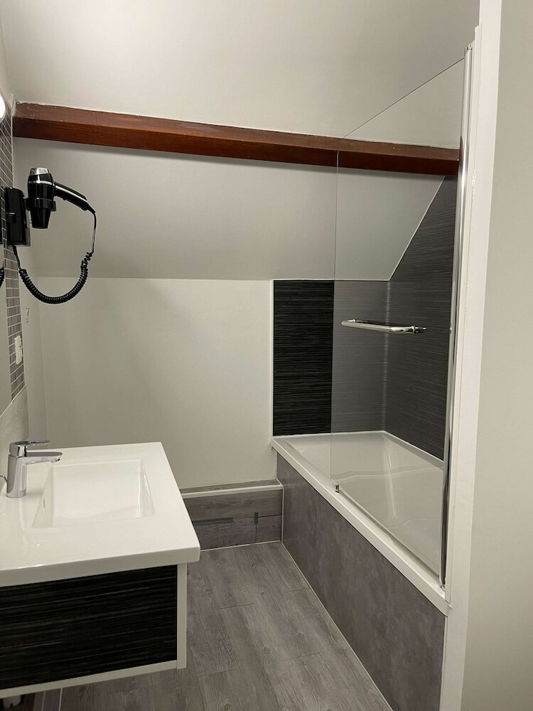 Фото Hotel Kyriad Saint Fargeau Ponthierry Apollonia