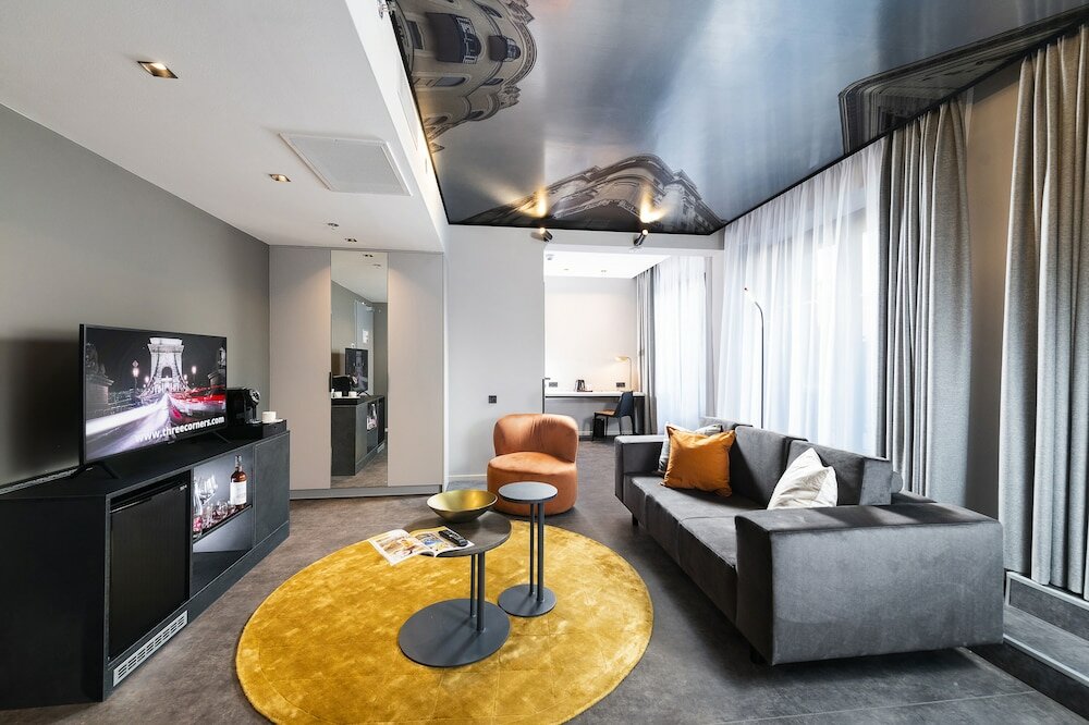 Фото Three Corners Downtown Hotel