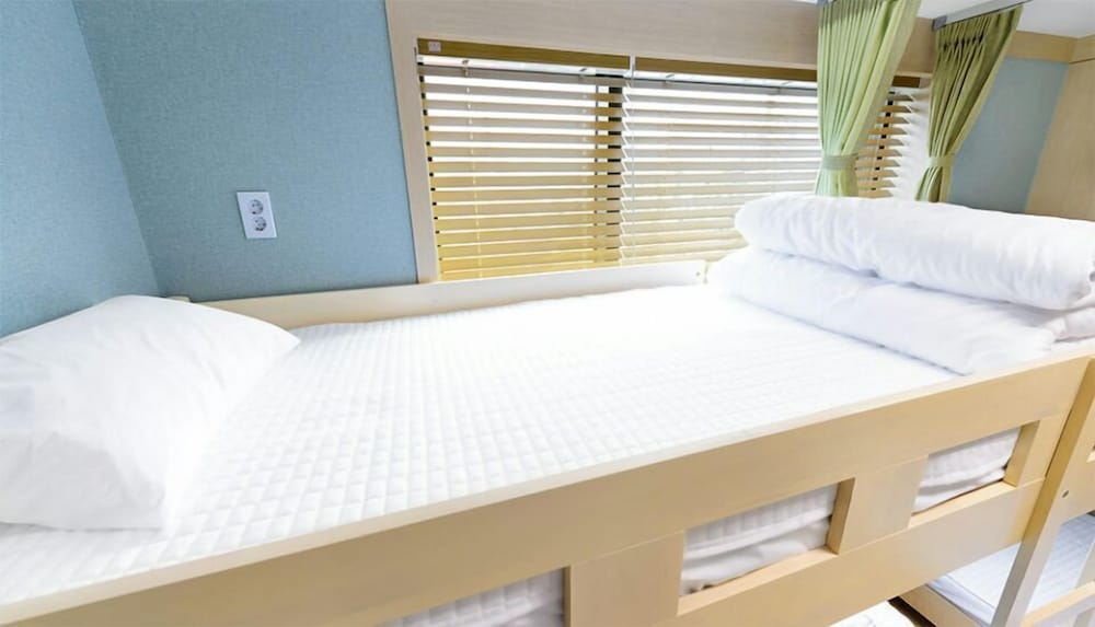 Фото Paulownia Hostel & Guest House