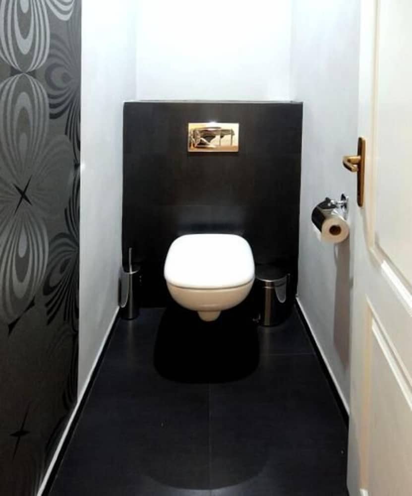 Фото At The Old Lady