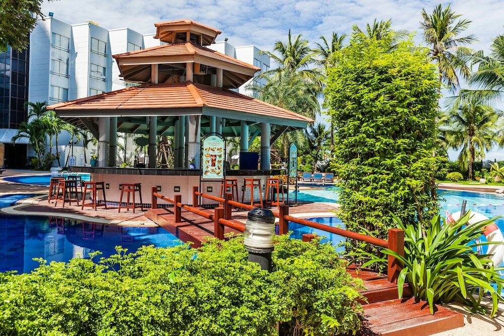 Фото Cholchan Pattaya Beach Resort