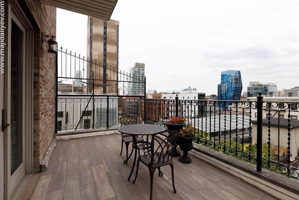 Фото The Historic Blue Moon Hotel - Nyc