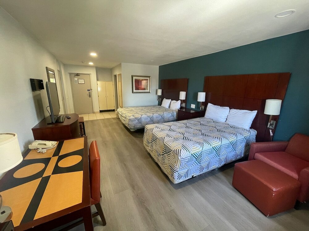 Фото Portside Inn & Suites