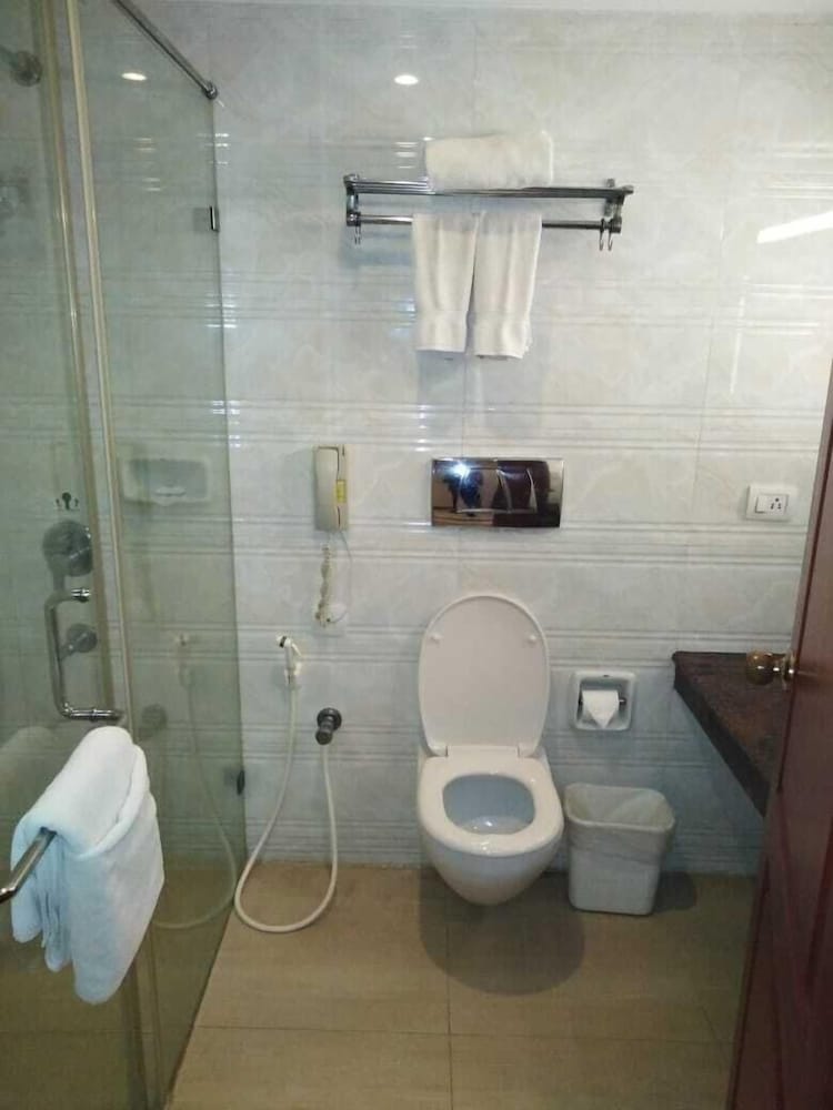 Фото Shenbaga Hotel and Convention Centre