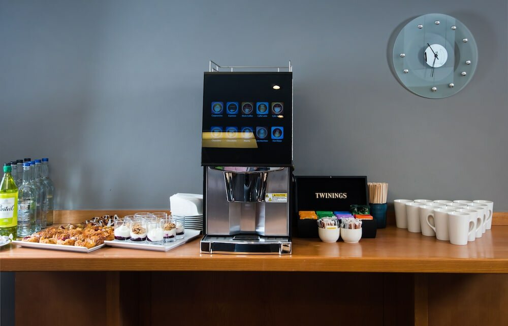 Фото Holiday Inn London - West, an Ihg Hotel