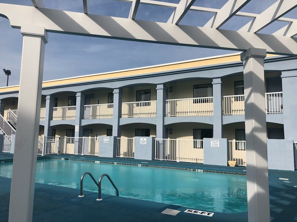 Фото Ramada Plaza by Wyndham Virginia Beach