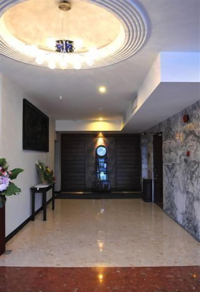 Фото Lodge 18 Hotel