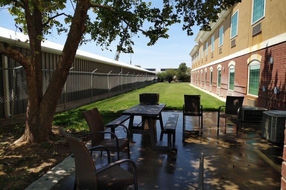 Фото La Quinta Inn & Suites by Wyndham Dalhart