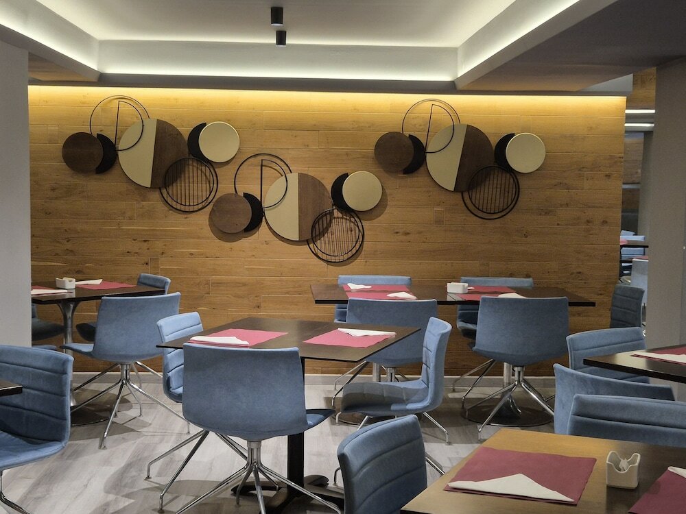 Фото The Alassia Hotel