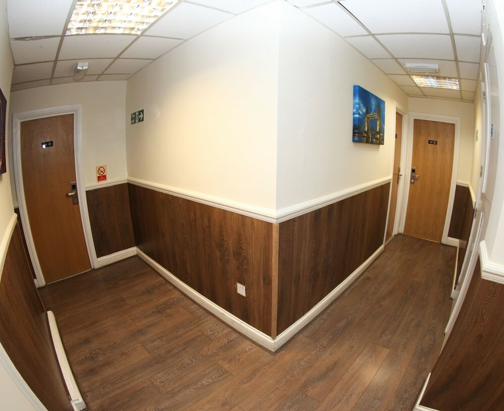 Фото Ascot Hyde Park Hotel