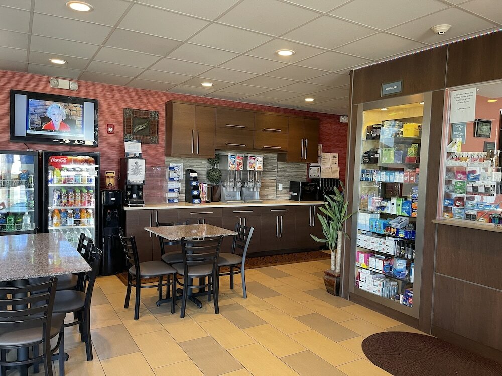 Фото Red Carpet Inn Elmwood Park