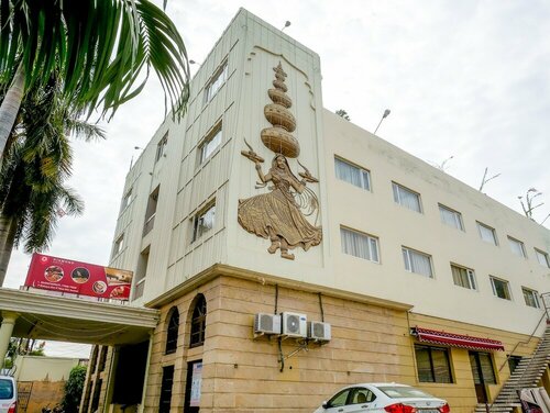 Внешний вид отеля Diamond Hotel в Варанаси, фото 1