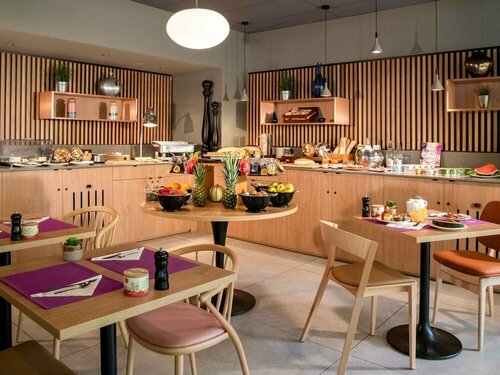 Внешний вид отеля Novotel Antibes Sophia Antipolis в Вальбонне, фото 5