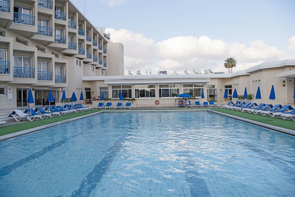 Фото отеля 2