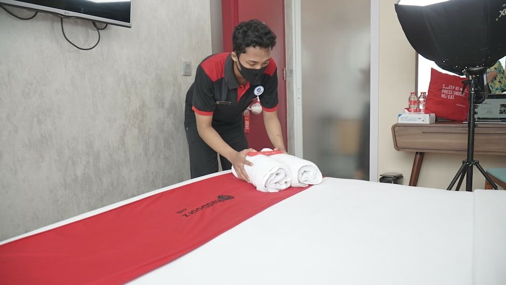 Фото RedDoorz Plus @ Thamrin