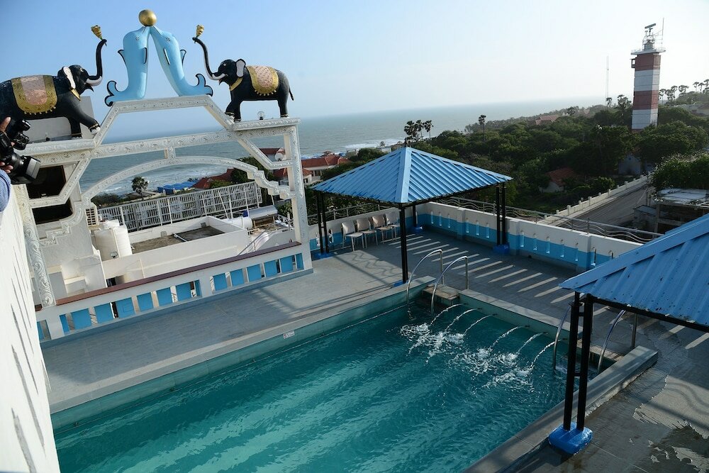 Фото Tri Sea Hotel