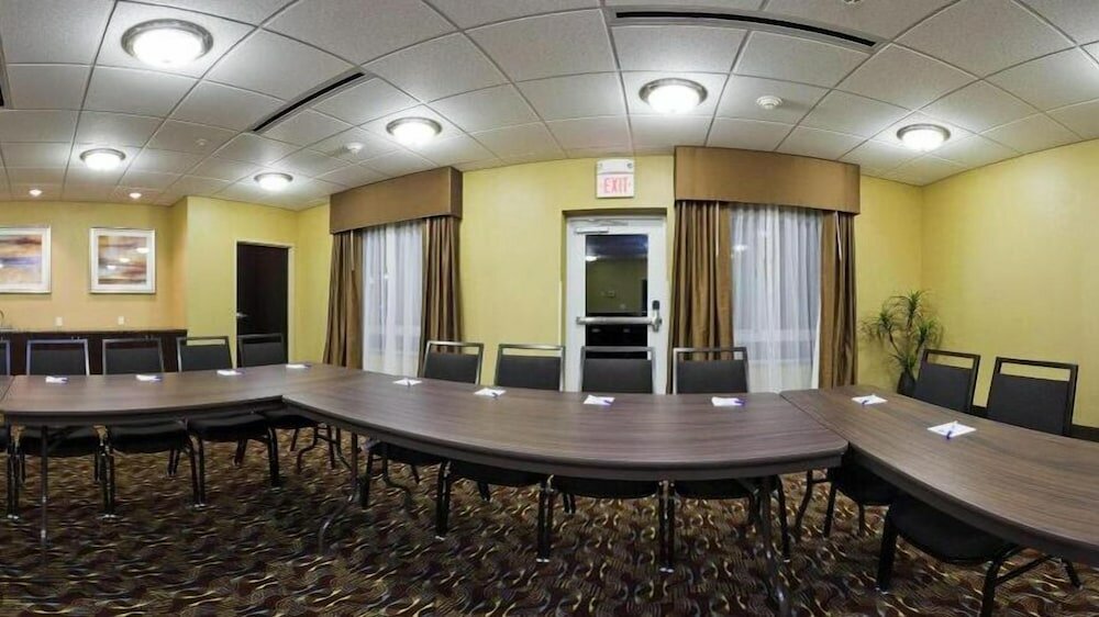 Фото Holiday Inn Express Hotel & Suites Richwood-Cincinnati South, an Ihg Hotel