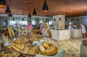 Гостиница Marino Beach Colombo