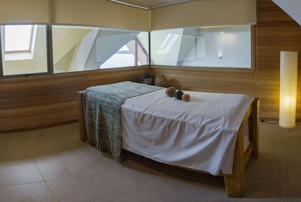 Фото Hotel Cumbres Puerto Varas