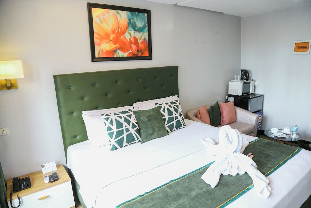 Фото Pacific Bay Grand Suites