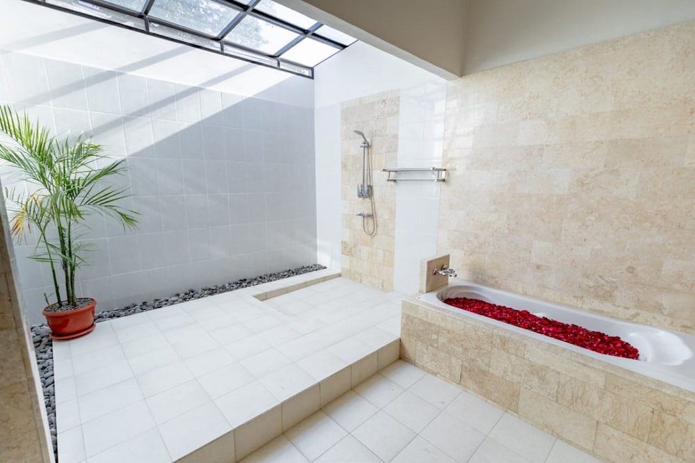 Фото Adil Villa and Resort