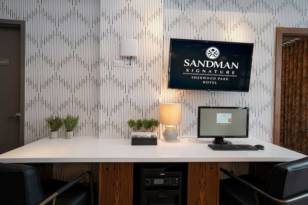 Фото Sandman Signature Sherwood Park Hotel