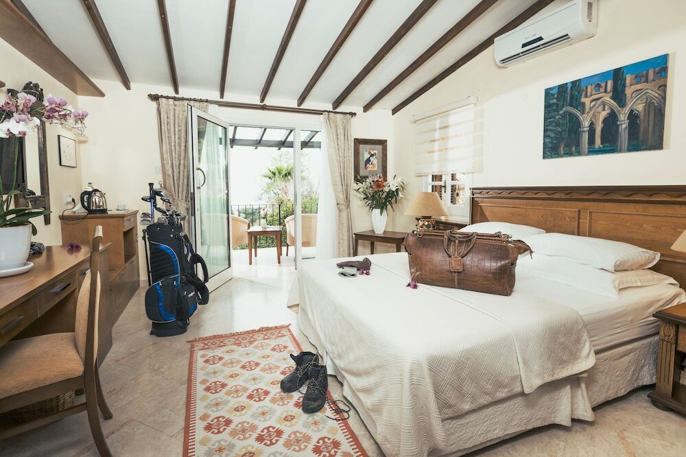 Фото Bellapais Gardens