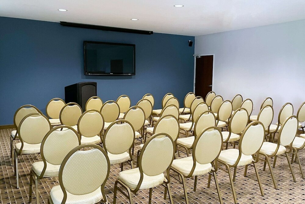 Фото Microtel Inn & Suites by Wyndham Michigan City