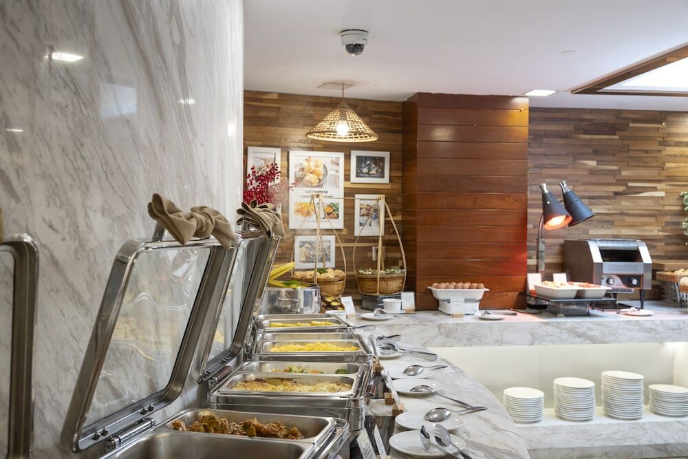 Фото Winsuites Saigon Hotel