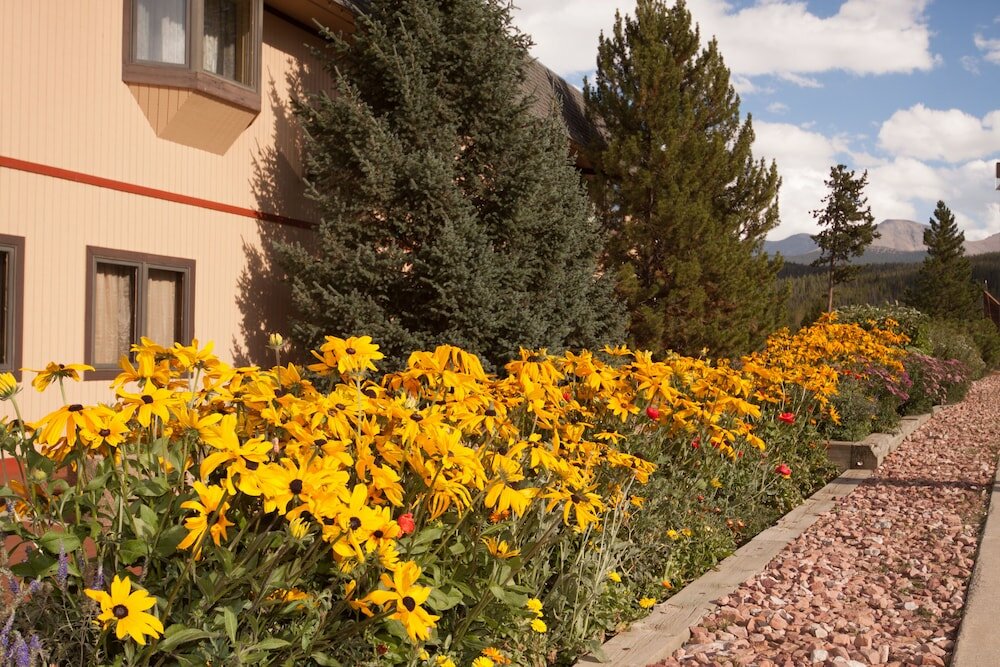 Фото Valley Hi Motel - Near Winter Park Visitor Center