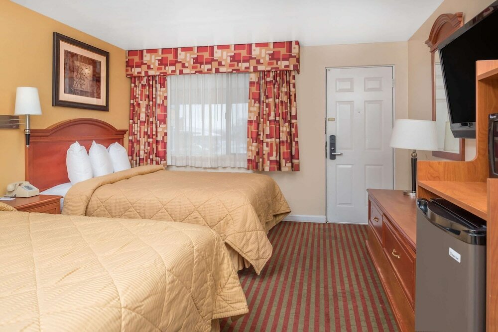 Фото Travelodge by Wyndham Klamath Falls