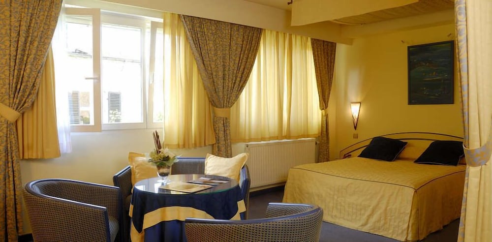 Фото Les Reflets Jaunes