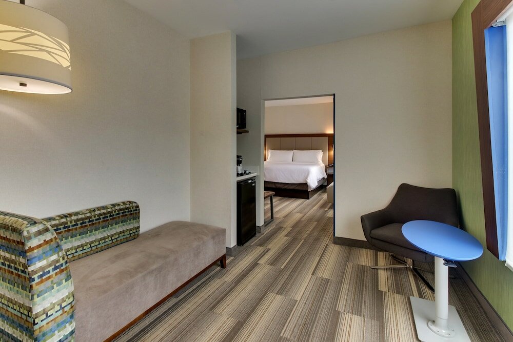 Фото Holiday Inn Express & Suites Ithaca, an Ihg Hotel
