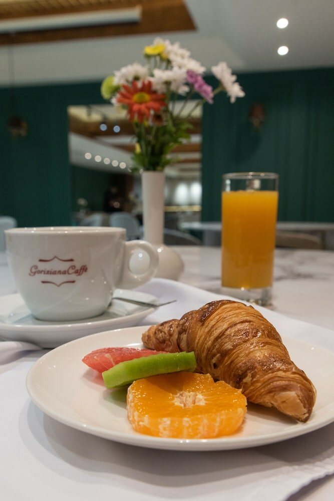 Фото Central Hotel Yerevan