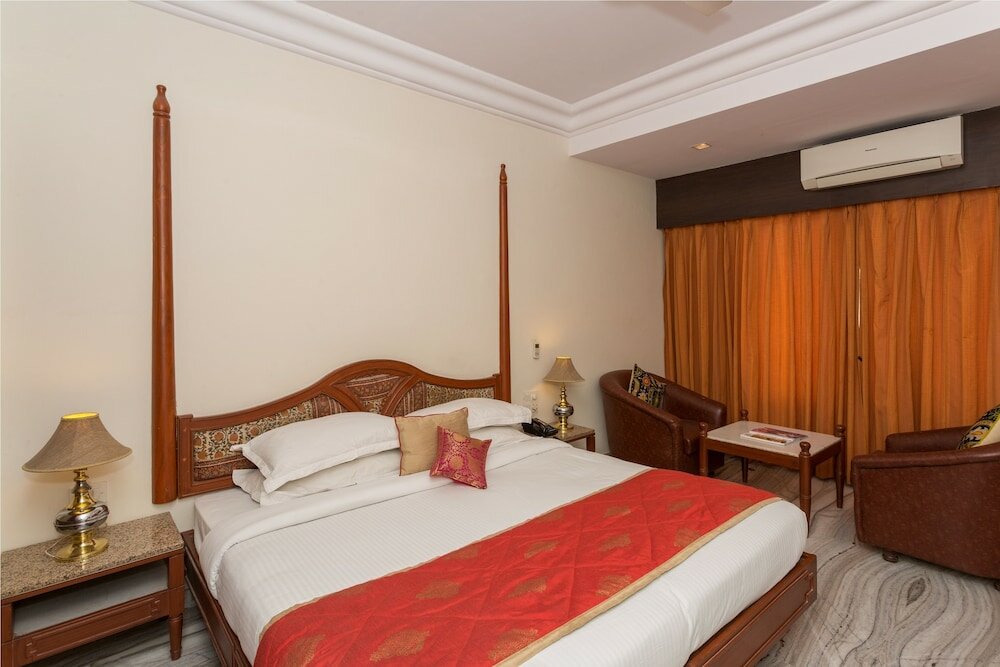 Фото Hotel Hilltop Palace