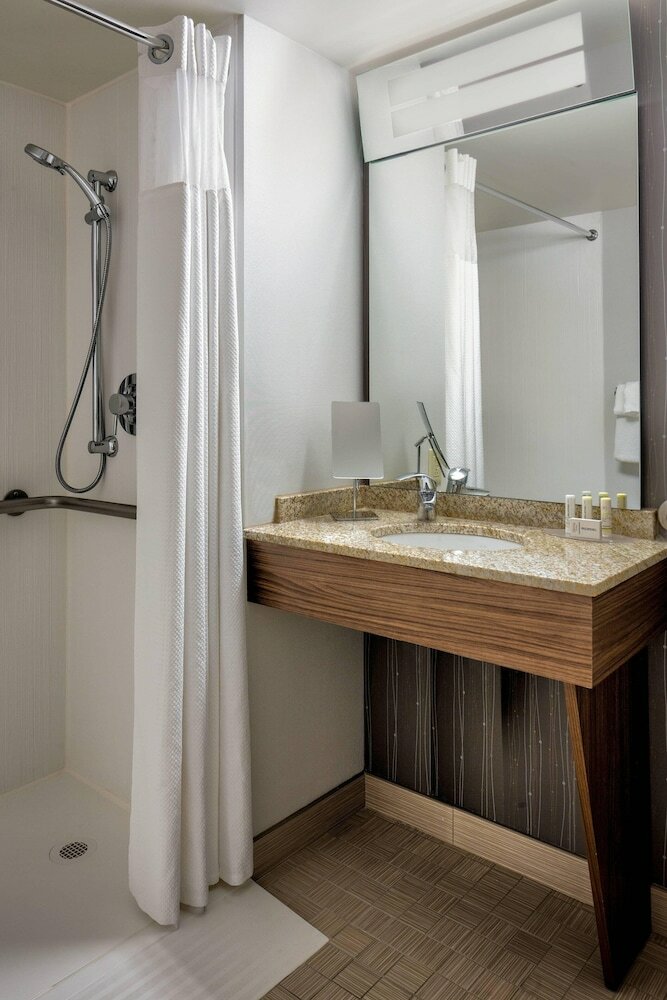 Фото Courtyard by Marriott Downtown Grand Rapids