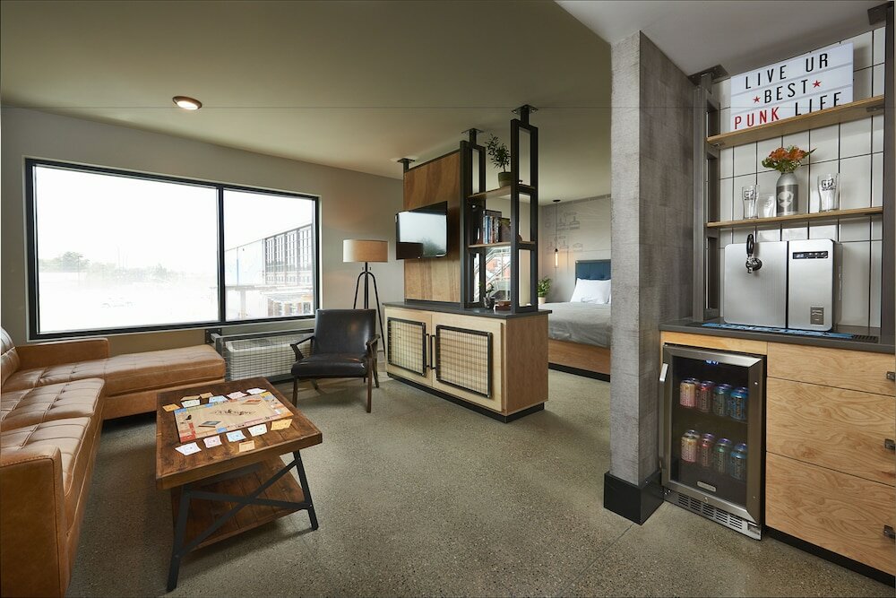 Фото DogHouse Hotel and Brewery