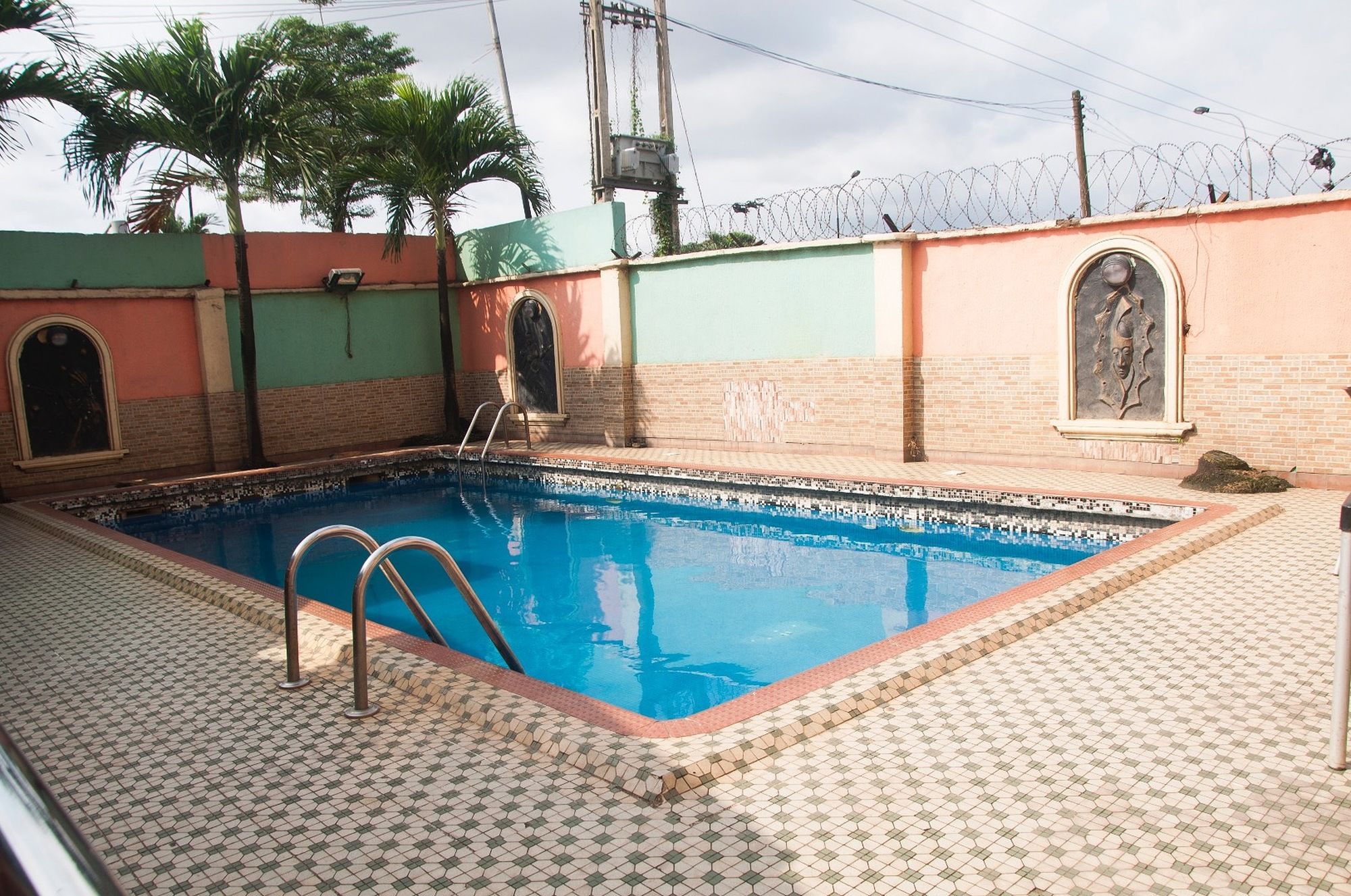 Фото Alfoscar Hotel & Suites