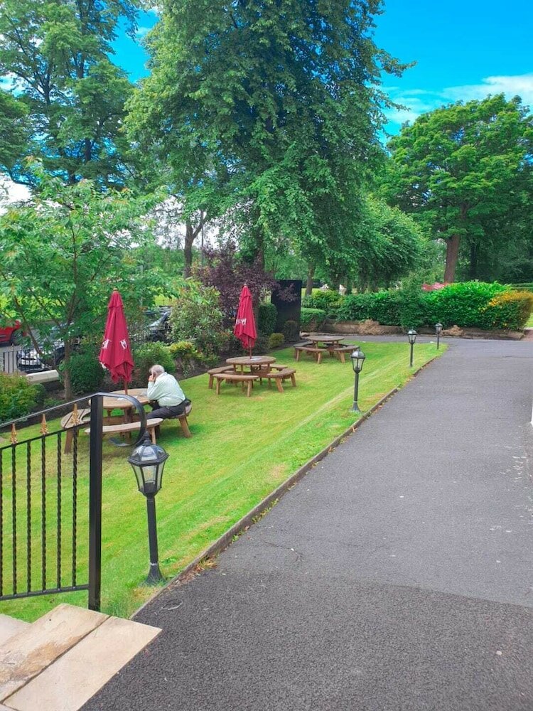 Фото Number 10 Hotel