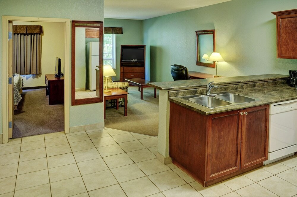 Фото Lakeview Inns & Suites - Chetwynd