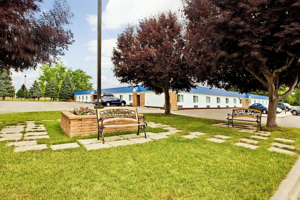 Фото Americas Best Value Inn Grand Forks