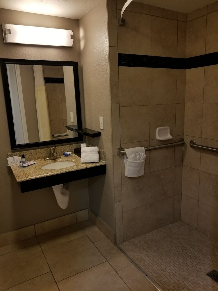 Фото Best Western Plus Diamond Valley Inn