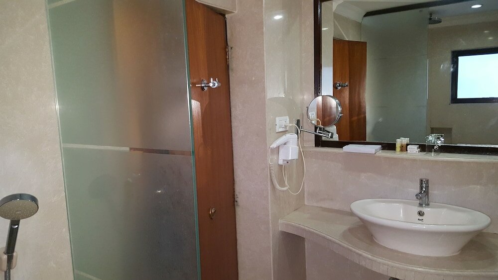 Фото Lytton Hotel